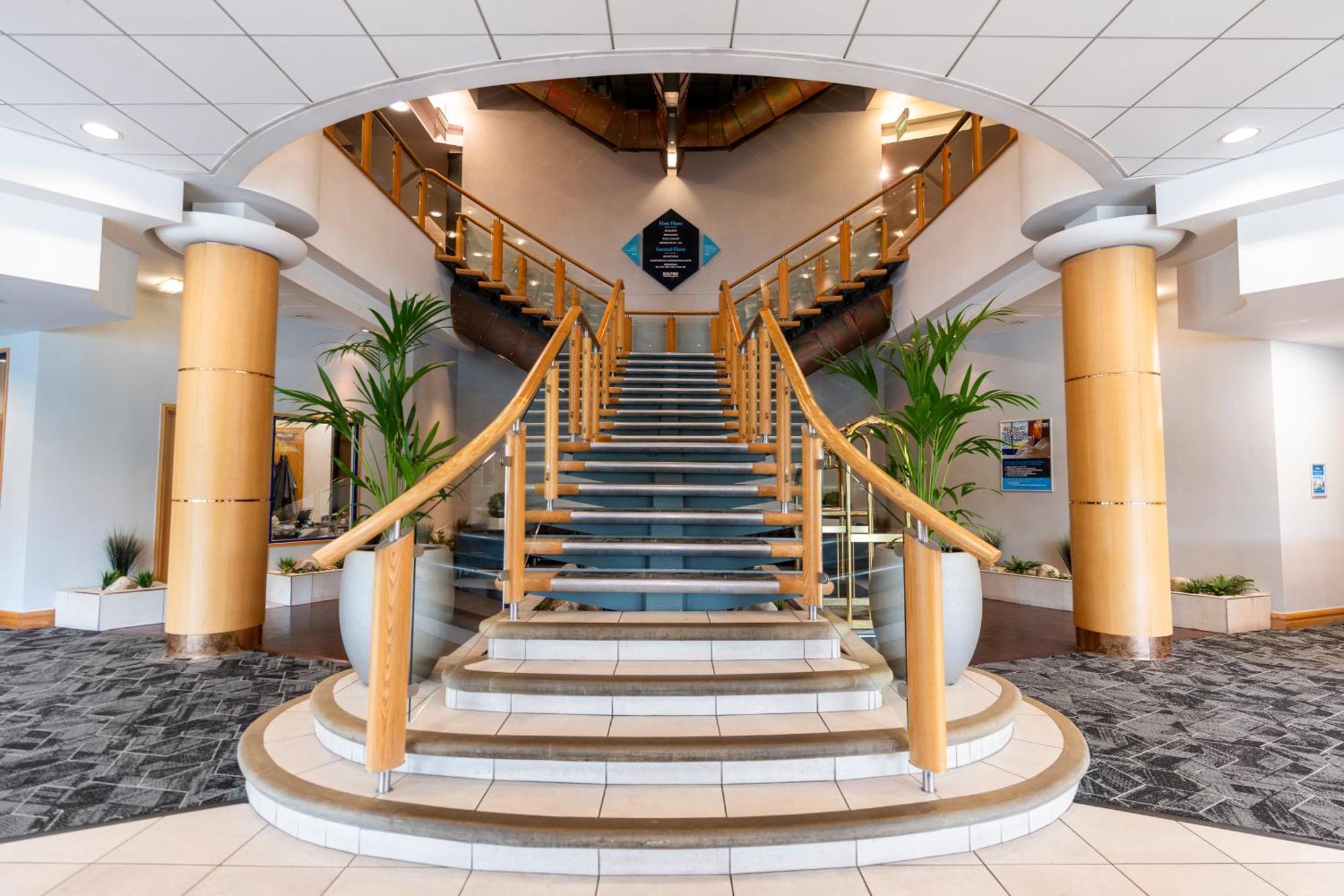 The Bolton Stadium Hotel, A Member Of Radisson Individuals Экстерьер фото