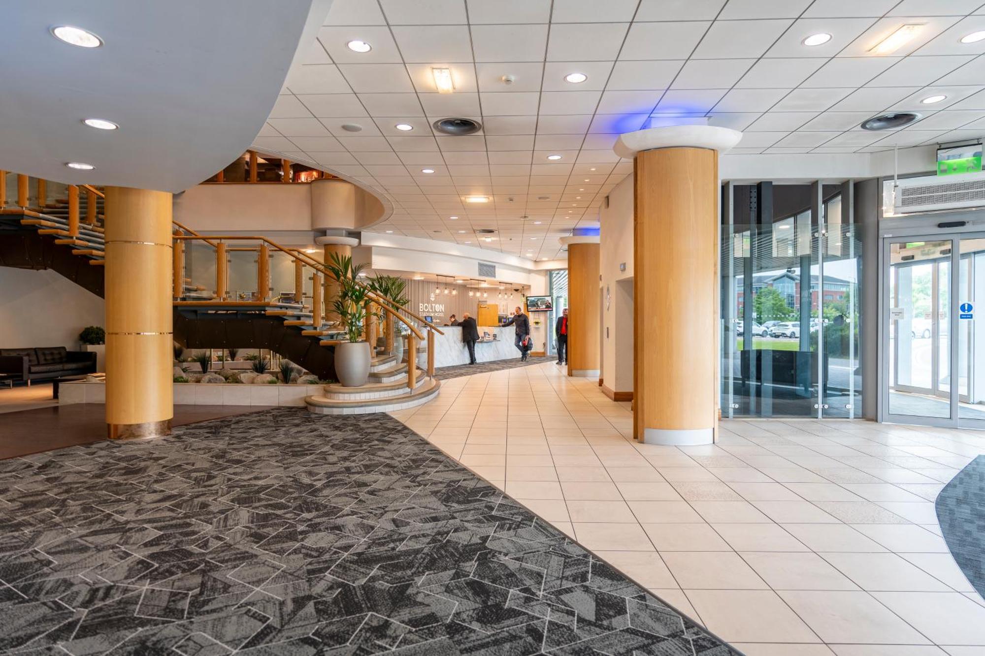 The Bolton Stadium Hotel, A Member Of Radisson Individuals Экстерьер фото