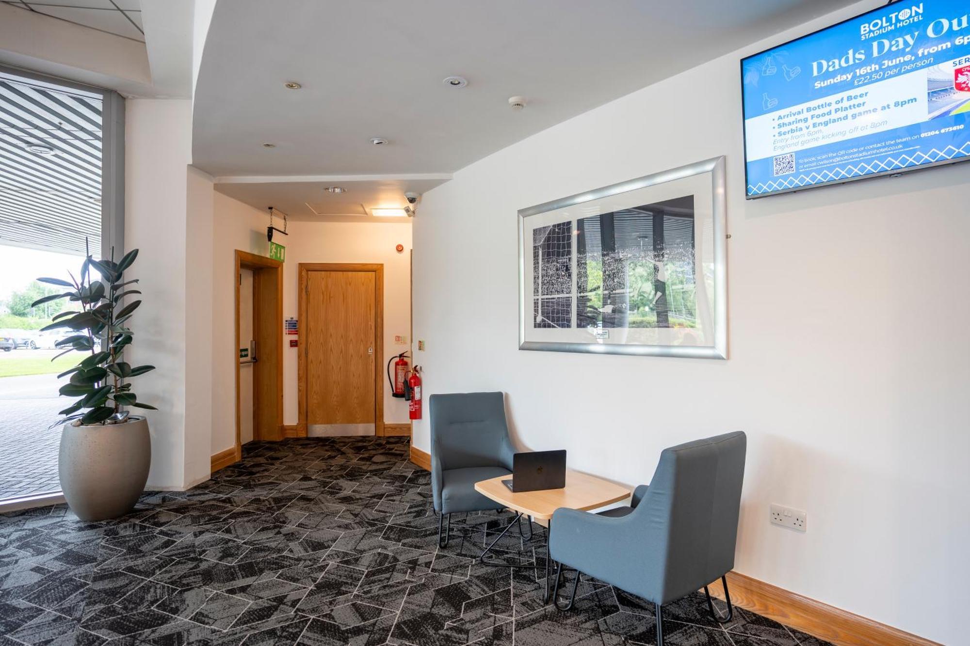 The Bolton Stadium Hotel, A Member Of Radisson Individuals Экстерьер фото