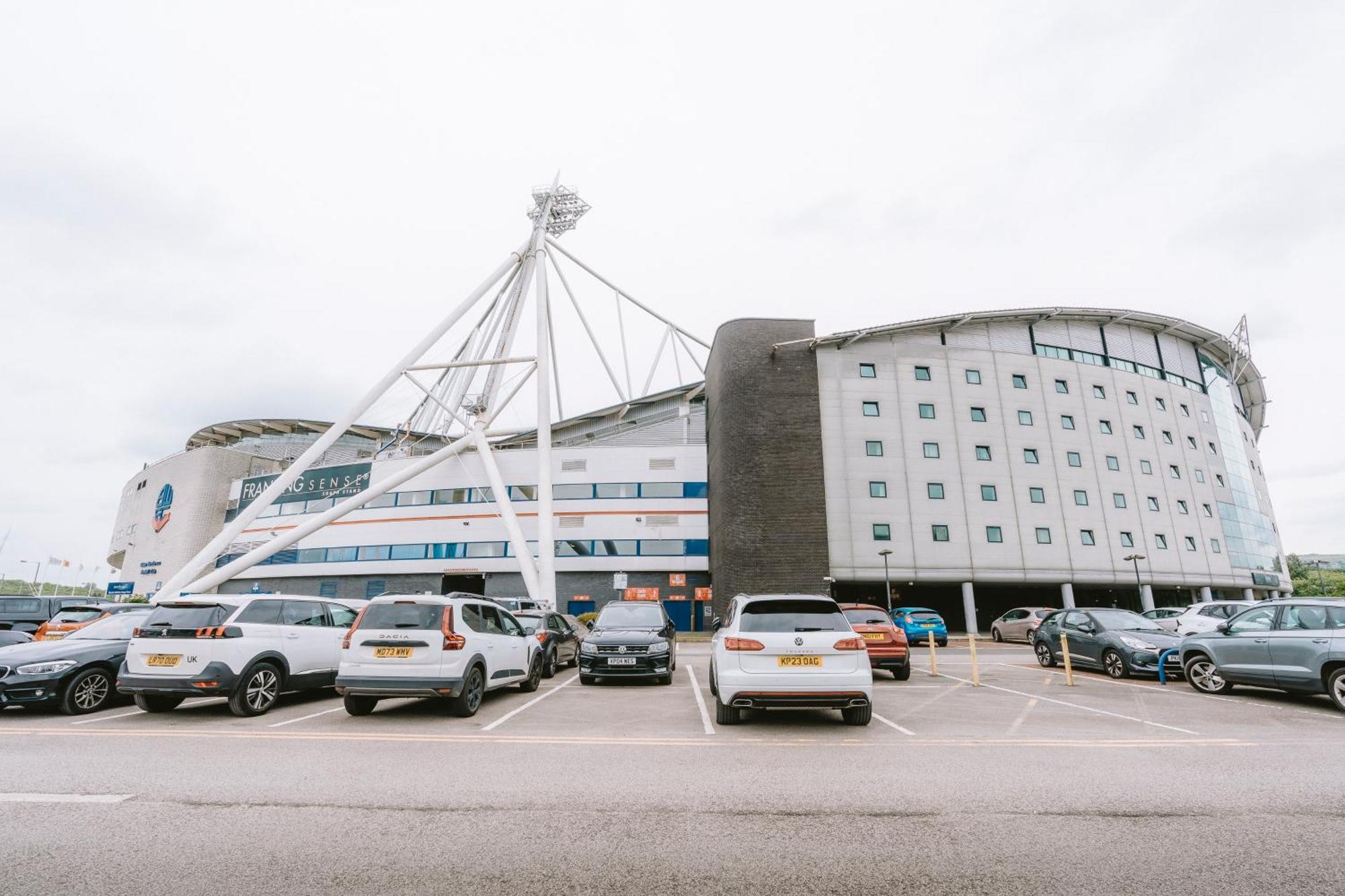 The Bolton Stadium Hotel, A Member Of Radisson Individuals Экстерьер фото