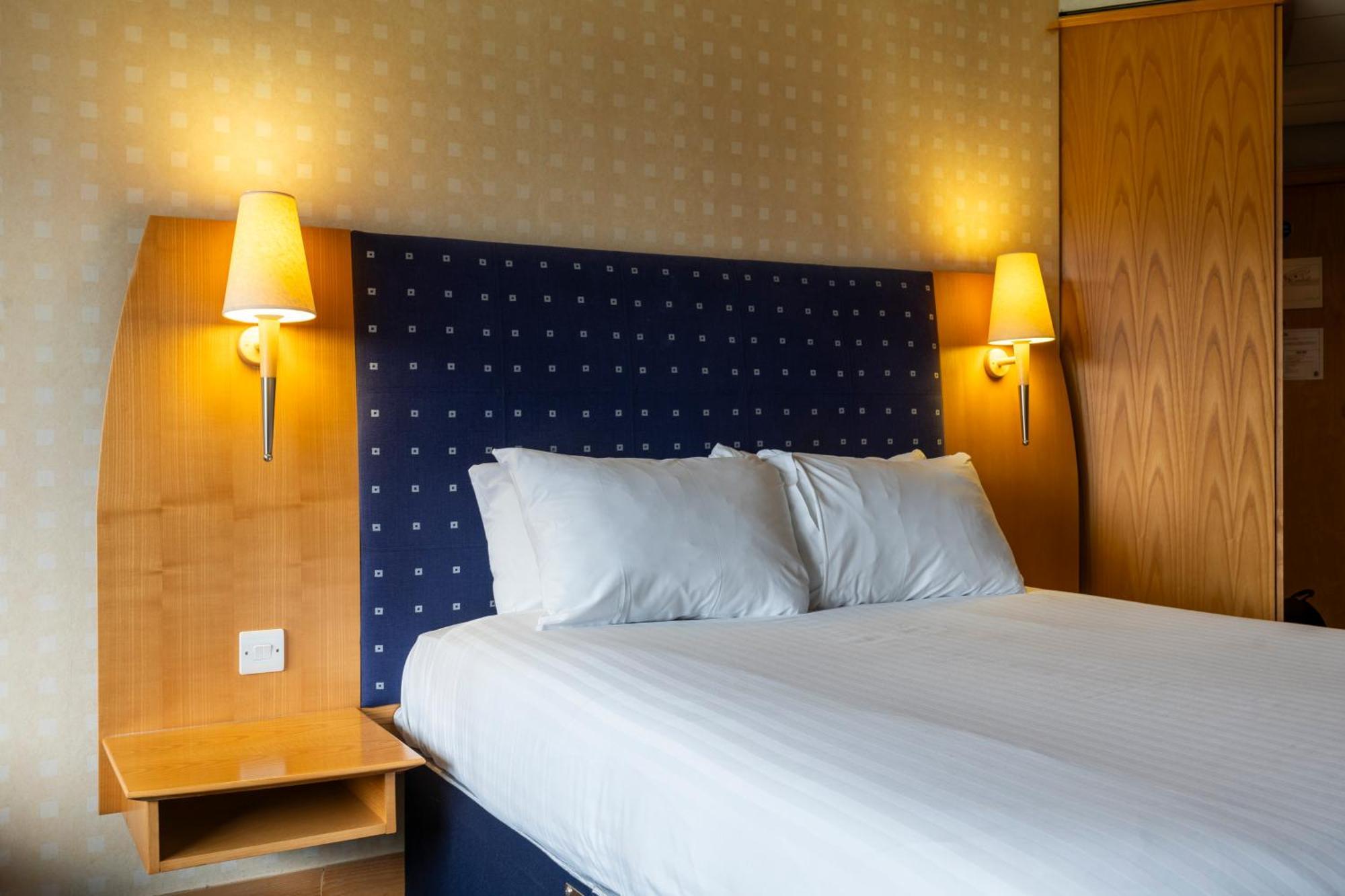 The Bolton Stadium Hotel, A Member Of Radisson Individuals Экстерьер фото