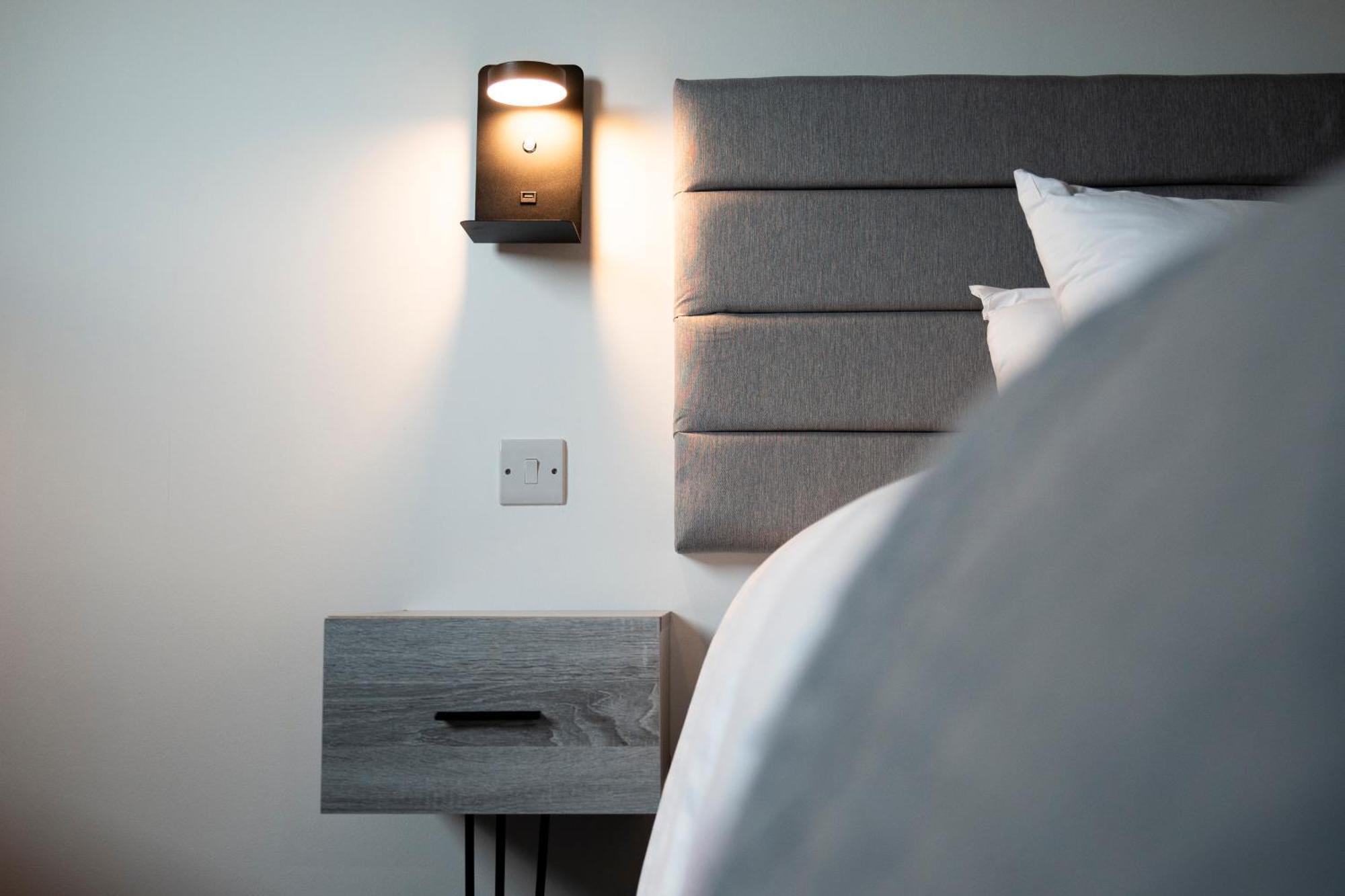 The Bolton Stadium Hotel, A Member Of Radisson Individuals Экстерьер фото