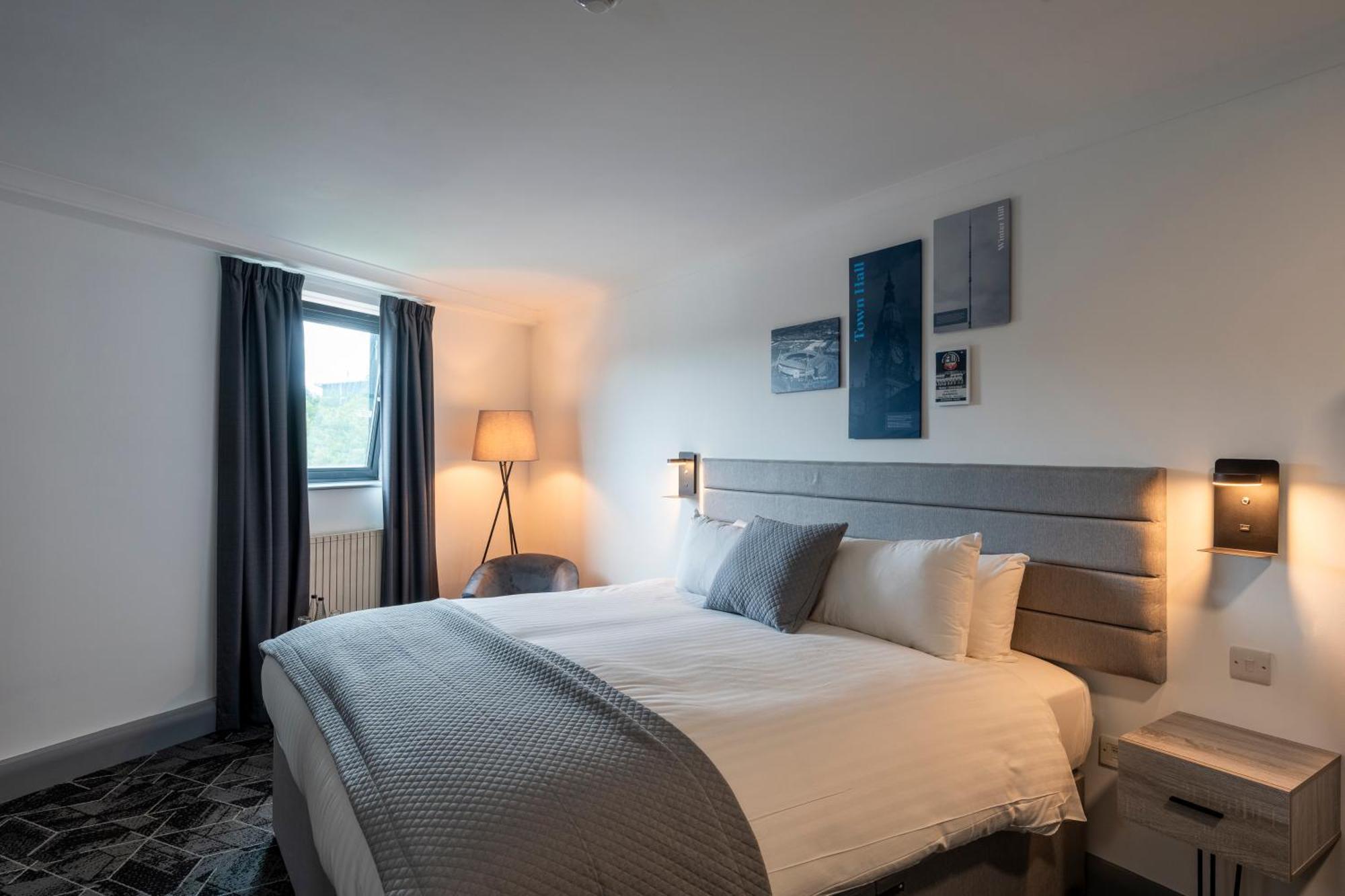 The Bolton Stadium Hotel, A Member Of Radisson Individuals Экстерьер фото