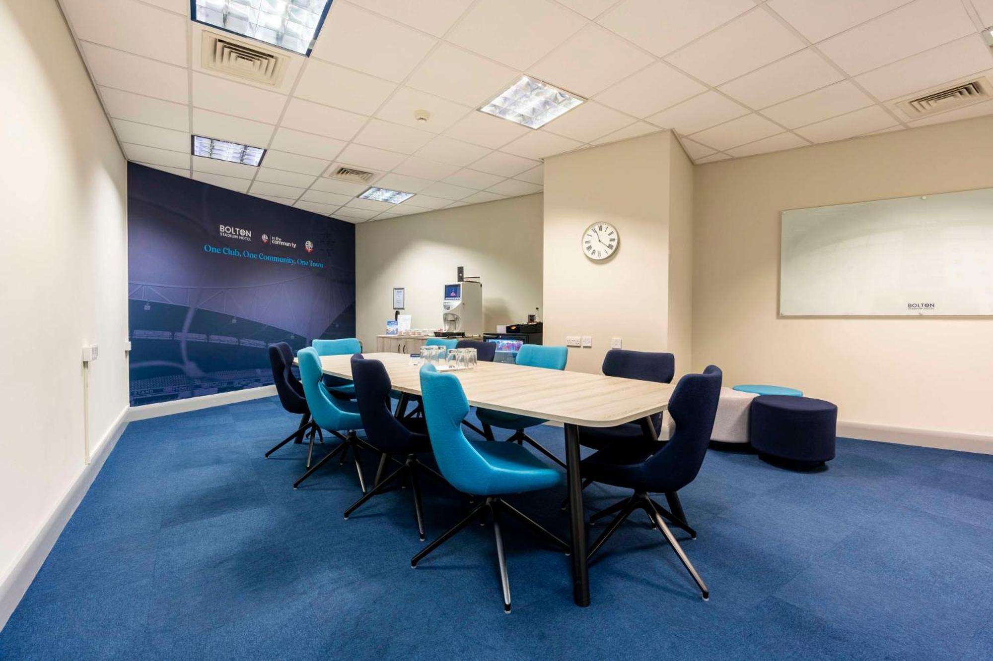 The Bolton Stadium Hotel, A Member Of Radisson Individuals Экстерьер фото