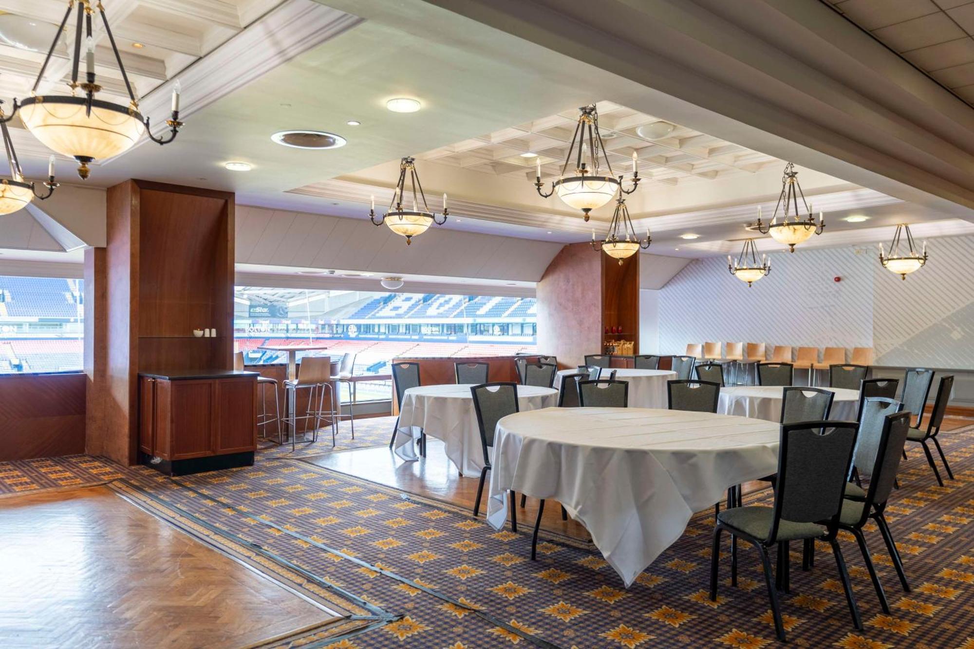 The Bolton Stadium Hotel, A Member Of Radisson Individuals Экстерьер фото