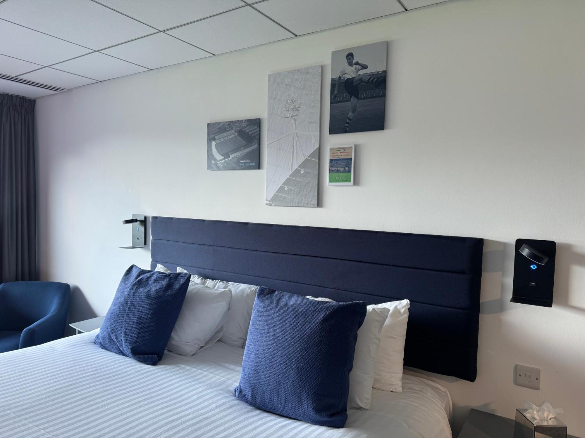 The Bolton Stadium Hotel, A Member Of Radisson Individuals Экстерьер фото
