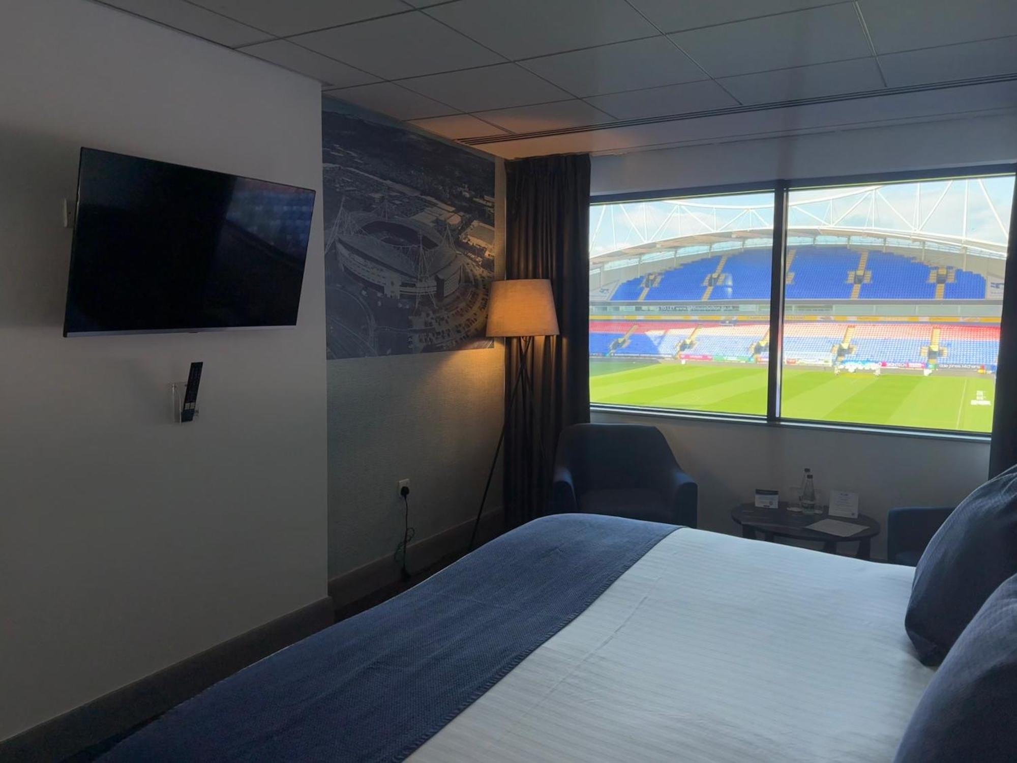 The Bolton Stadium Hotel, A Member Of Radisson Individuals Экстерьер фото