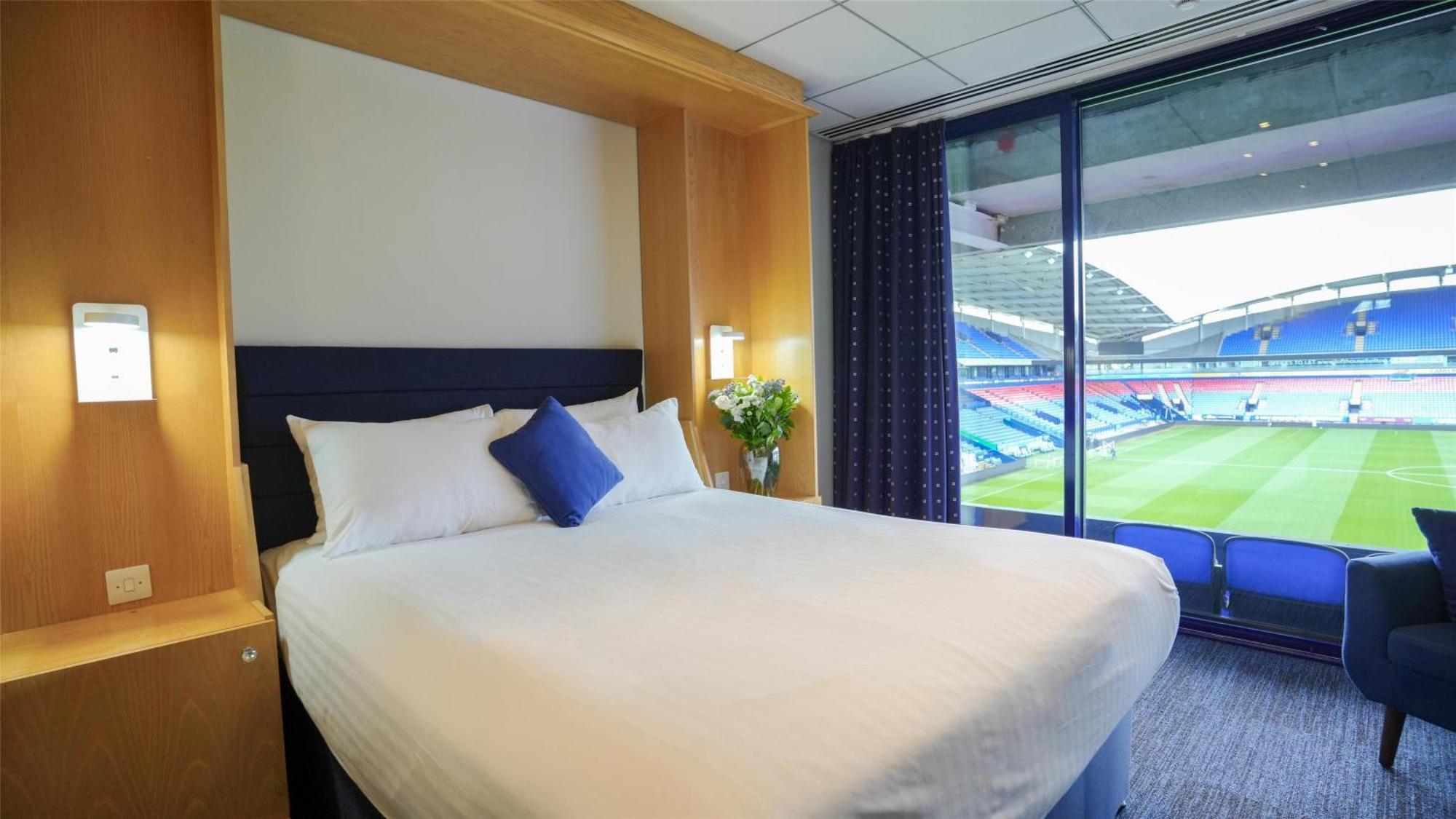 The Bolton Stadium Hotel, A Member Of Radisson Individuals Экстерьер фото