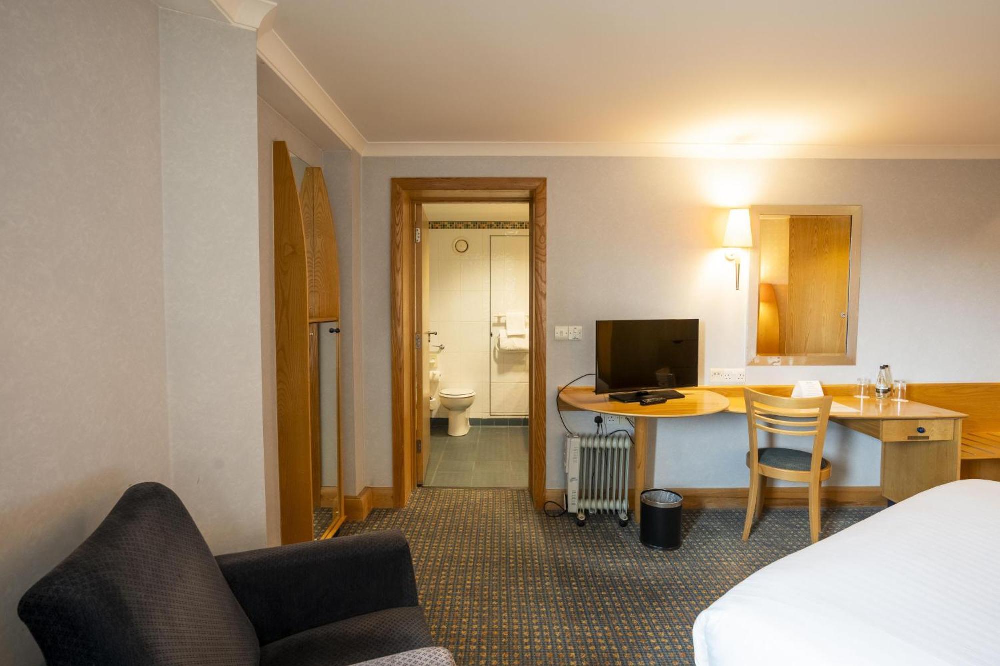 The Bolton Stadium Hotel, A Member Of Radisson Individuals Экстерьер фото