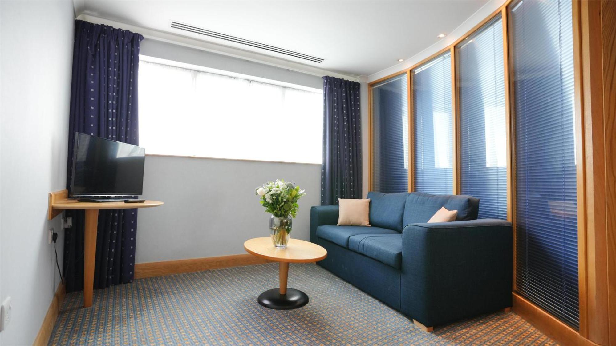 The Bolton Stadium Hotel, A Member Of Radisson Individuals Экстерьер фото